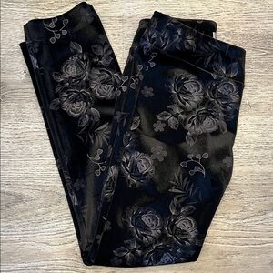 Lena Gabrielle Black Floral Women's Pants Size 8